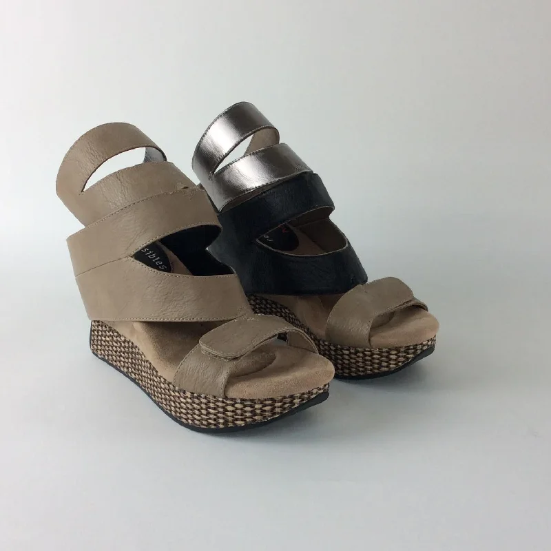 Karma Wedge Sandal In Black/ Taupe